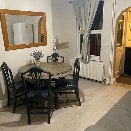 Denis Hostel Lincoln Luaran gambar