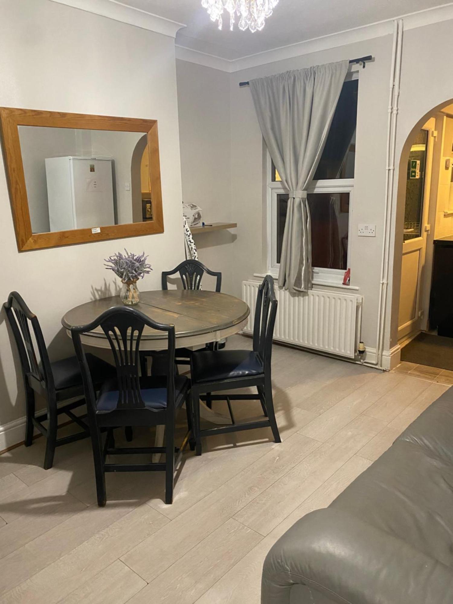 Denis Hostel Lincoln Luaran gambar