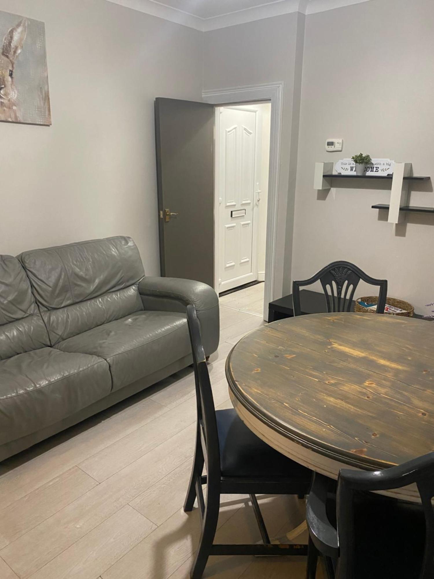 Denis Hostel Lincoln Luaran gambar