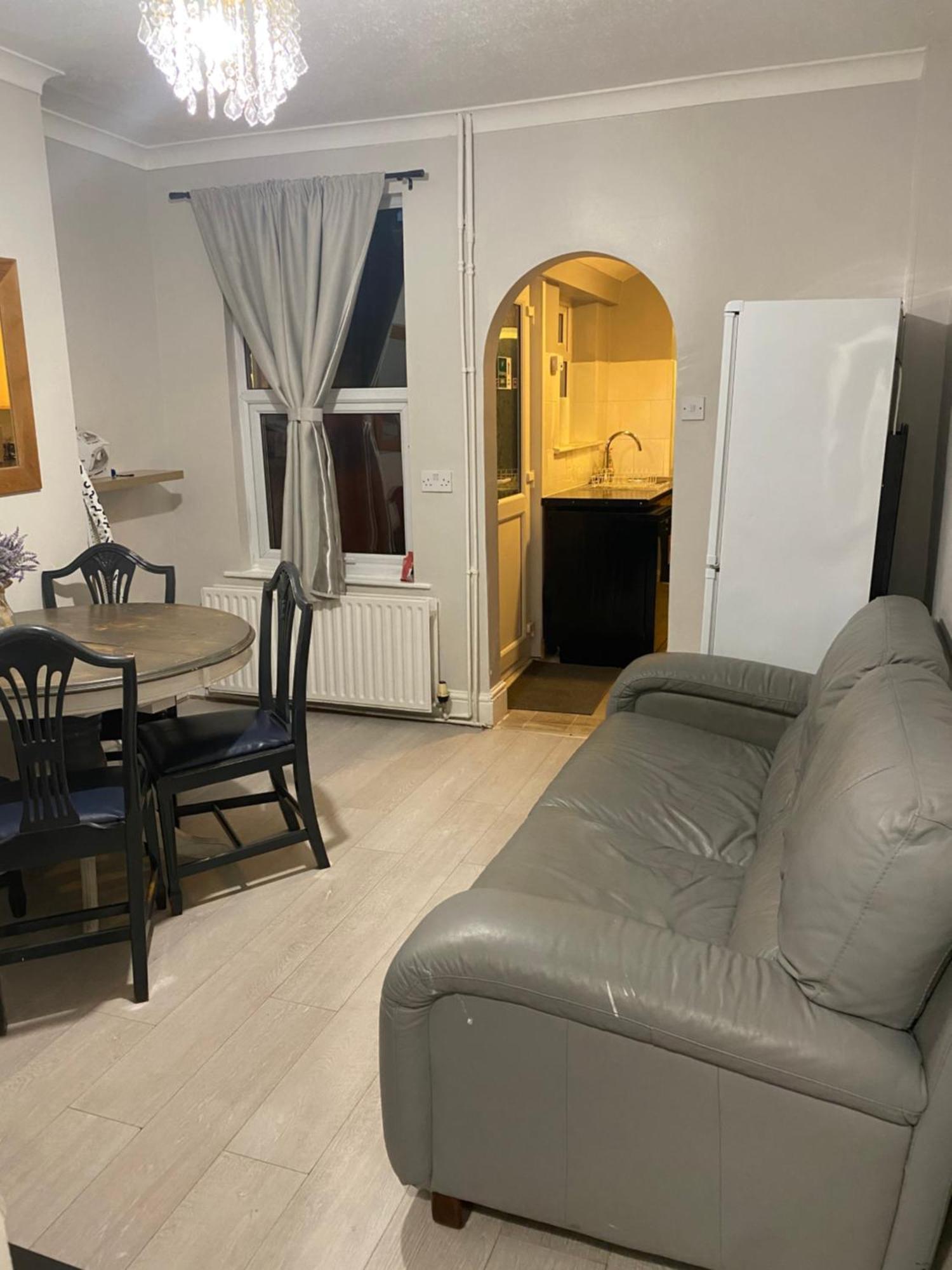 Denis Hostel Lincoln Luaran gambar